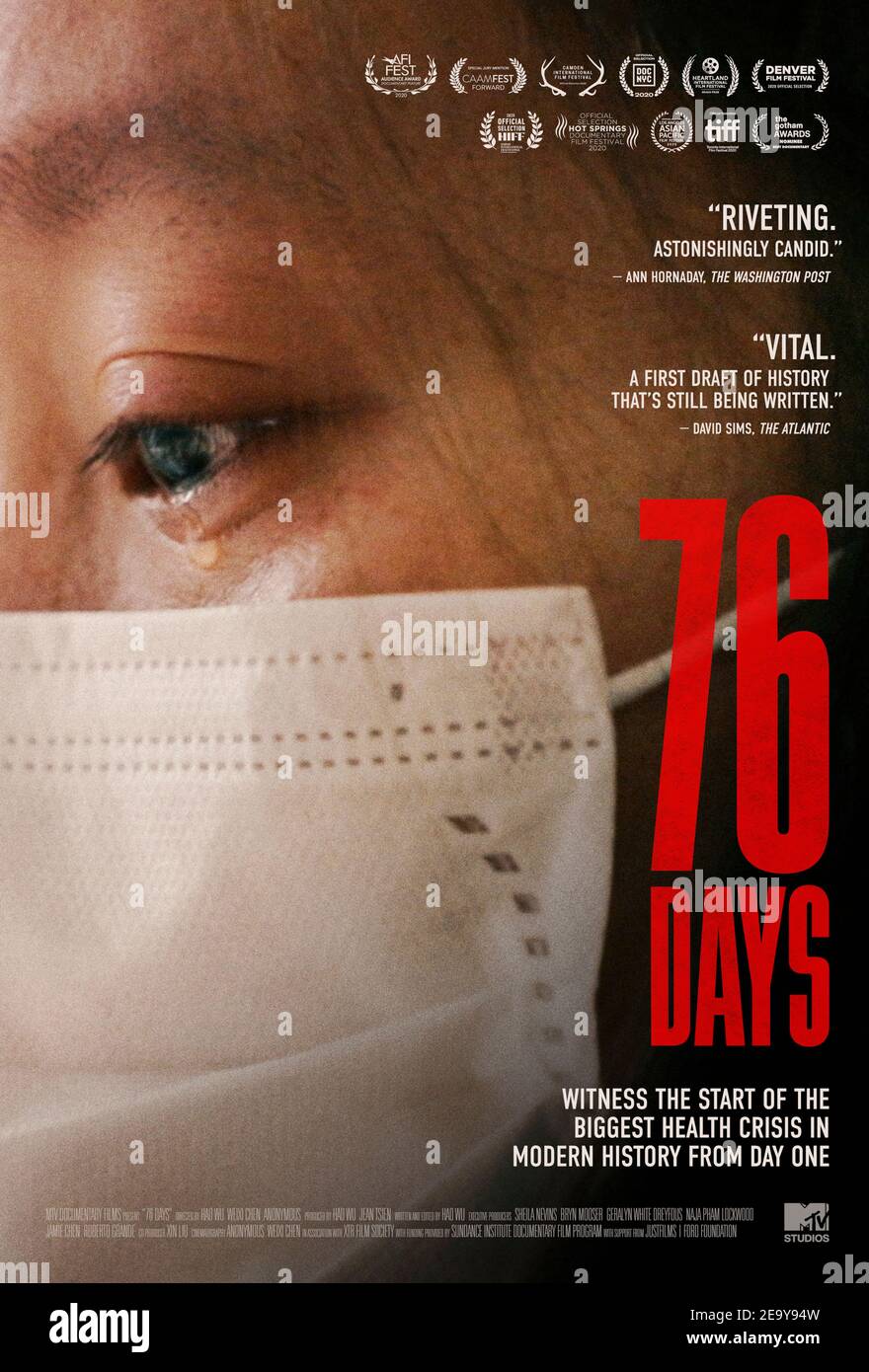 76 jours (2020) réalisé par Weixi Chen et Hao Wu et mettant en vedette . Documentaire sur les patients et les professionnels de la santé de première ligne qui ont lutté contre la pandémie COVID-19 au cours de ses premiers jours à Wuhan, en Chine. Banque D'Images