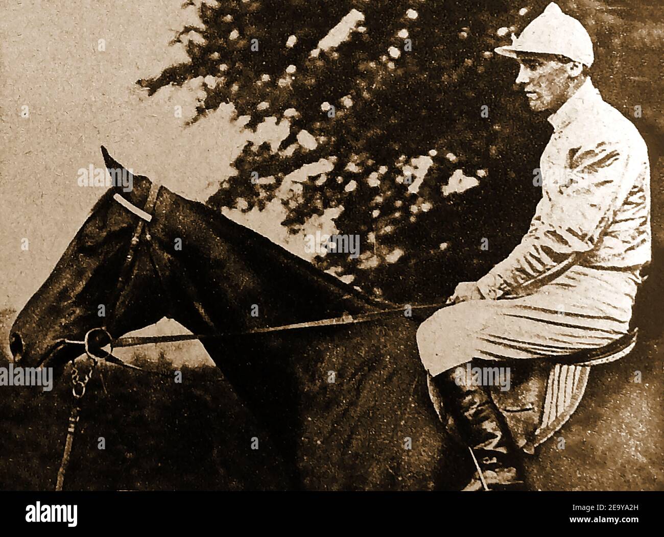 Courses hippiques - l'outsider 100/1 vainqueur du Derby britannique 1908, Signorinetta, propriété du propriétaire excentrique Chevalier Edoardo . Le cheval a également gagné les Oaks 2 jours plus tard. Le Rider à deux reprises était 'Billy' Charles William Bullock (également inscrit dans certains cas comme William John Bullock) qui était également quatre fois champion jockey au Danemark Banque D'Images
