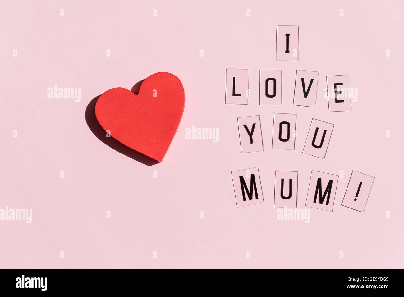Carte De Vœux Pour La Fete Des Meres Sur Fond Rose J Aime La Mere Le Texte De Maman Le Concept De Vacances Amour La Fete Des Meres Heureux Bonne Famille Copier L Espace Photo