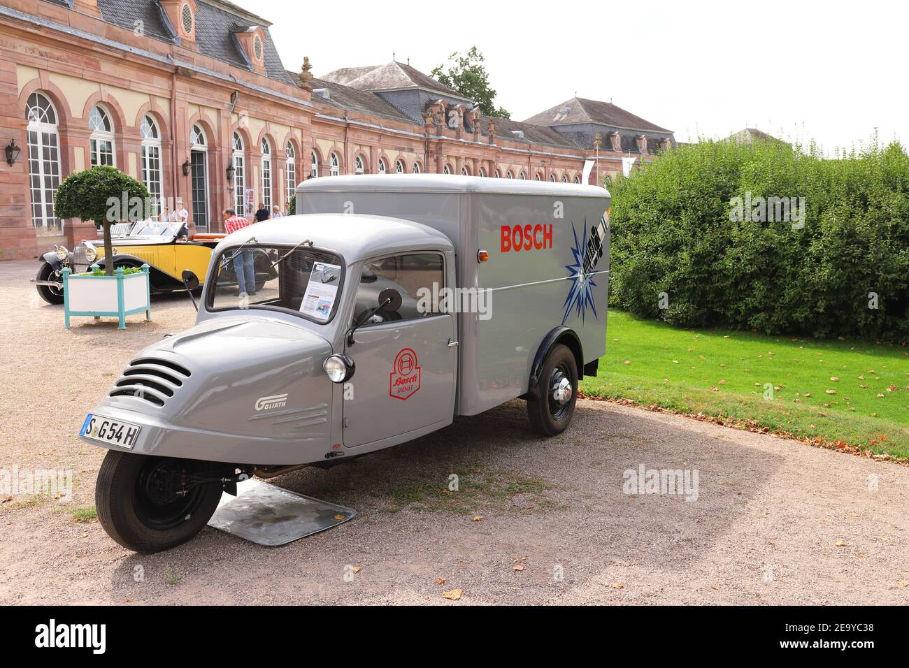 ALLEMAGNE, SCHWETZINGEN - 01 SEPTEMBRE 2019: Goliath GD 750 panneau van à partir de 1954 dans le jardin du palais de Schwetzingen Banque D'Images