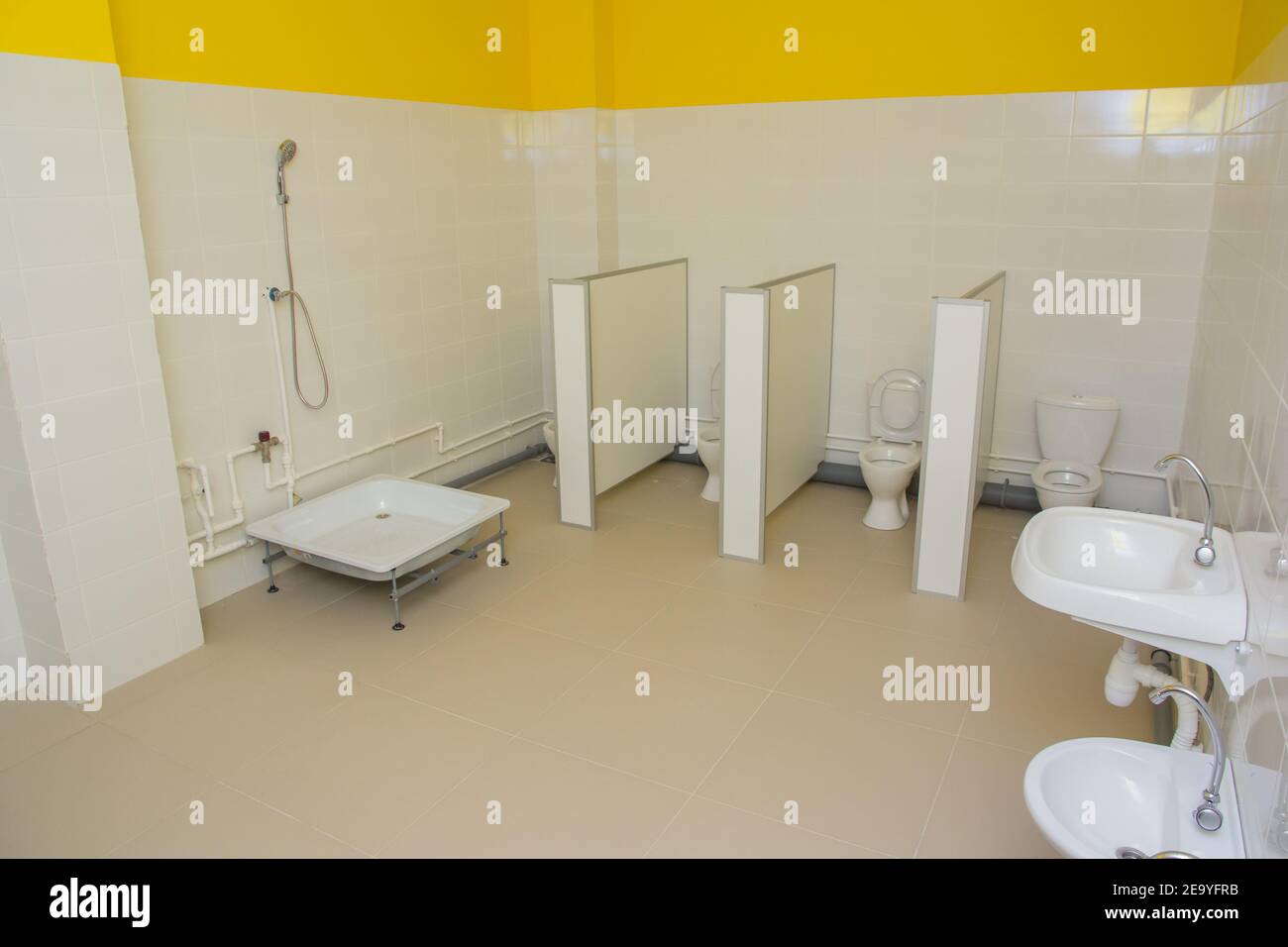 Enfant dage préscolaire toilette Banque de photographies et d'images à  haute résolution - Alamy