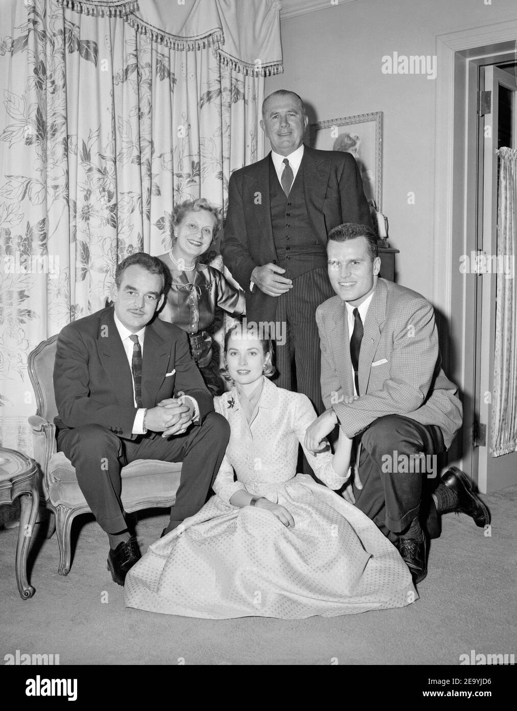 EXCLUSIF. HSH Prince Rainier III de Monaco et sa fiancée Grace Kelly