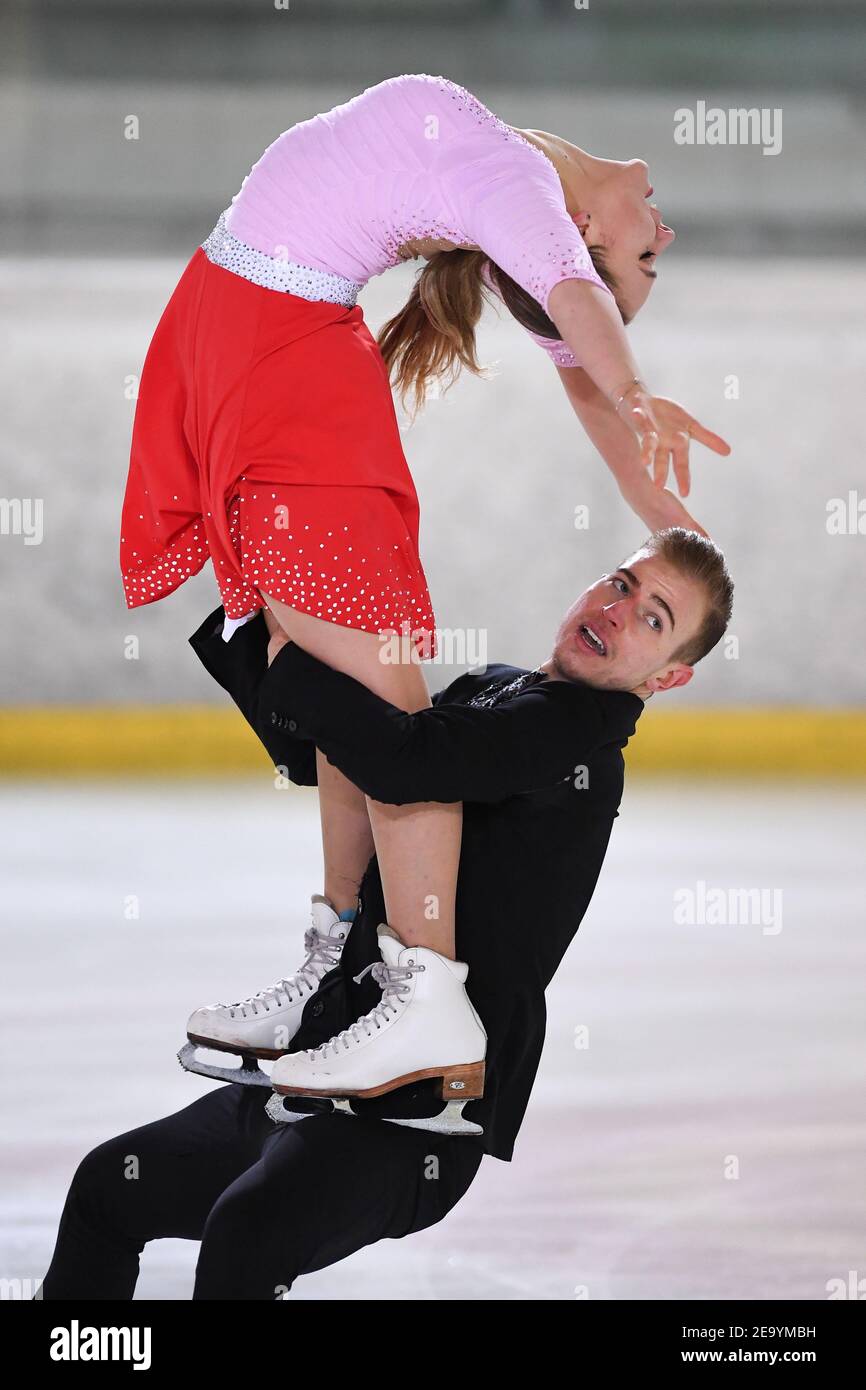 Natalie TASCHLEROVA et Filip TASCHLER de la République tchèque, participent à la danse du rythme sur glace senior au trophée de danse Egna 2021 de l'UIP à la Wurth Arena, le 06 février 2021 à Egna/Neumarkt, en Italie. Credit: Raniero Corbelletti/AFLO/Alay Live News Banque D'Images