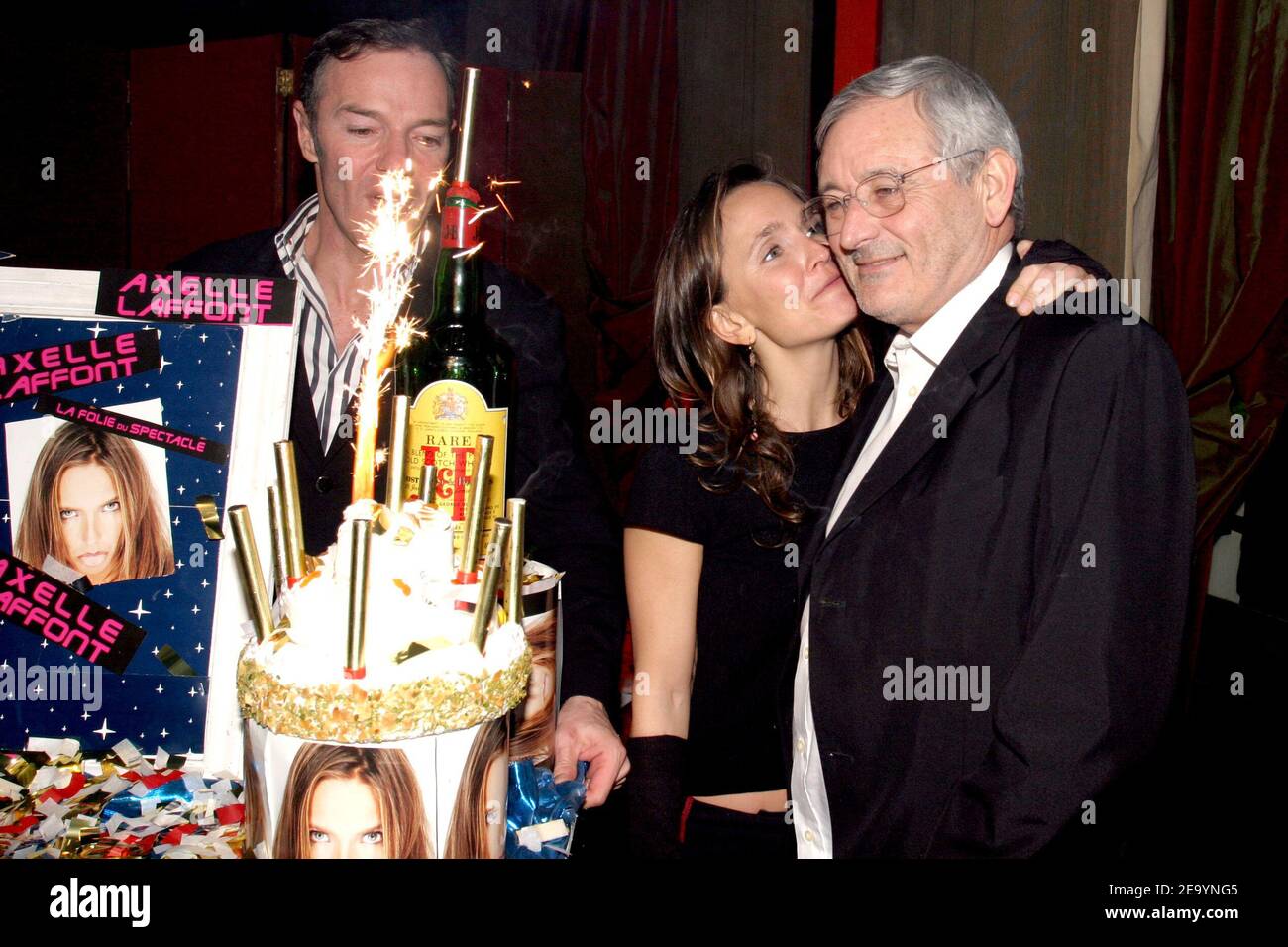 L'humoriste français Axelle Laffont lors de la soirée suivante à son spectacle d'une femme à l'Etoile à Paris, France, le 15 janvier 2005. Phorto par Benoit Pinguet/ABACA. Banque D'Images