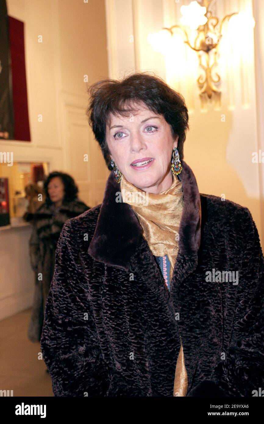 L'actrice française Anny Duperey arrive à la première d'Amadeus au théâtre de Paris à Paris, en France, le 26 janvier 2005. Photo de Guillaume Baptiste/ABACA. Banque D'Images