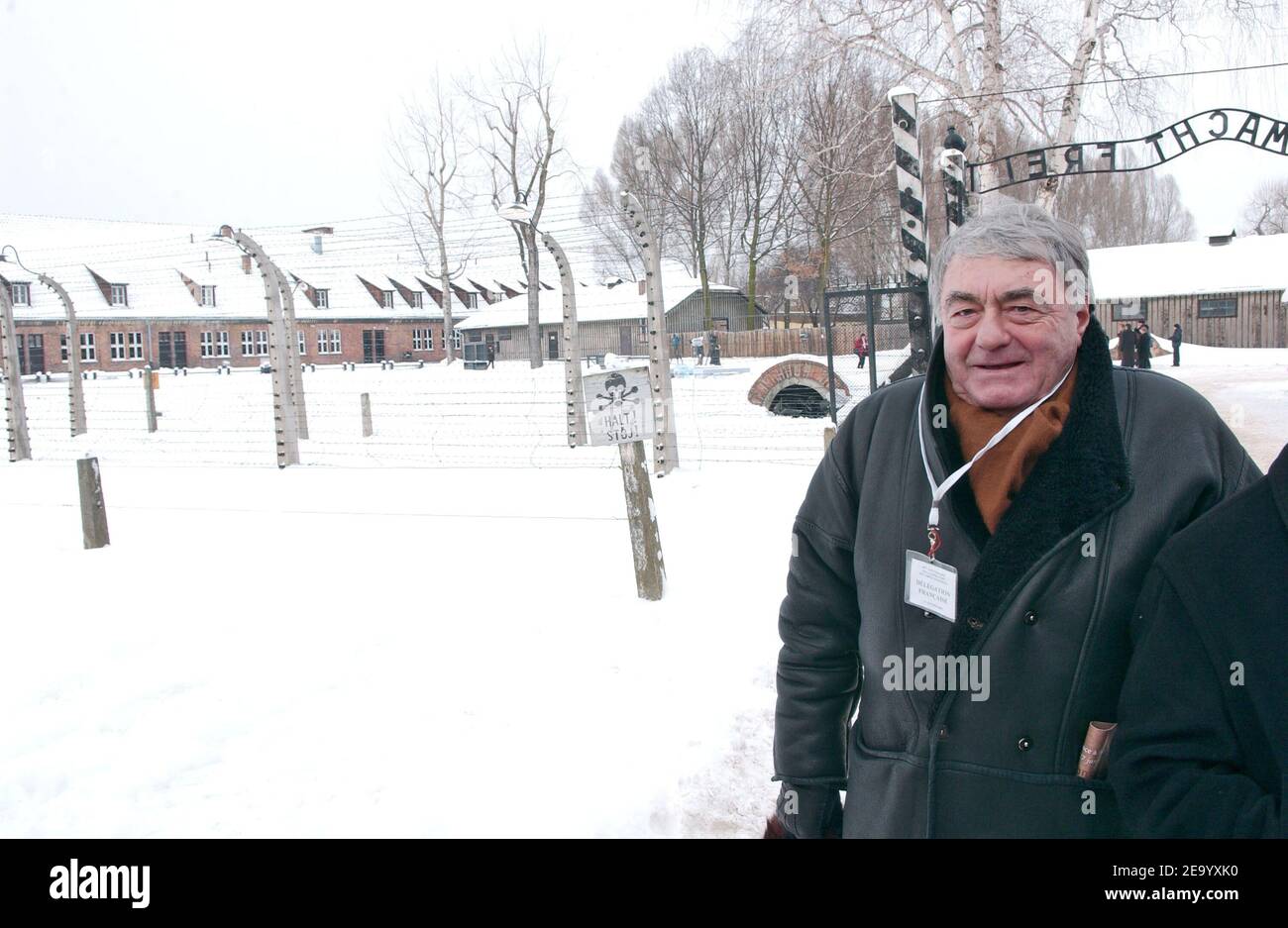 Le réalisateur français Claude Lanzmann (Shhoah) arrive au camp de concentration nazi Auschwitz-Birkenau, Pologne, le 27 janvier 2005, le jour où le monde marque le 60e anniversaire de la libération du camp par l'Armée rouge. Il fait partie de la délégation française qui est venue avec le Président Jacques Chirac. Photo de Bruno Klein/ABACA Banque D'Images