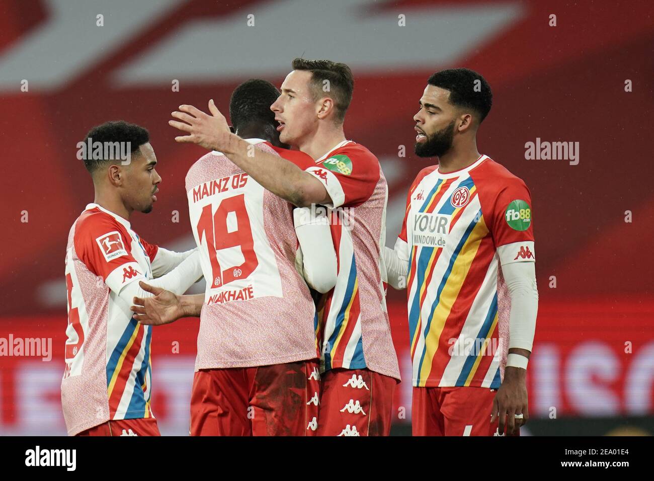 Mayence, Allemagne. 1er janvier 2017. Football: Bundesliga, FSV Mayence 05 - 1. FC Union Berlin, Matchday 20 à Opel Arena. Mayence se réjouit après 1:0 victoire . Crédit : Thomas Frey/dpa - REMARQUE IMPORTANTE : Conformément aux règlements de la DFL Deutsche Fußball Liga et/ou de la DFB Deutscher Fußball-Bund, il est interdit d'utiliser ou d'avoir utilisé des photos prises dans le stade et/ou du match sous forme de séquences et/ou de séries de photos de type vidéo./dpa/Alay Live News Banque D'Images