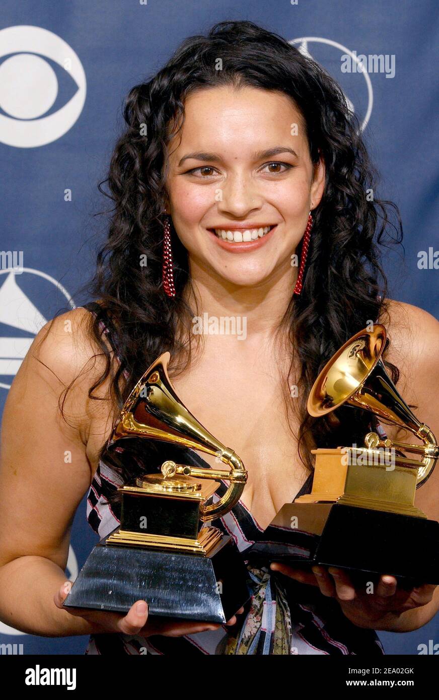 La chanteuse Norah Jones a remporté la meilleure performance vocale féminine en pop et la meilleure collaboration en pop avec les chant, dans la salle de presse aux 47e Grammy Awards annuels à Los Angeles, en Californie, le 13 février 2005. Photo de Hahn-Khayat/ABACA. Banque D'Images