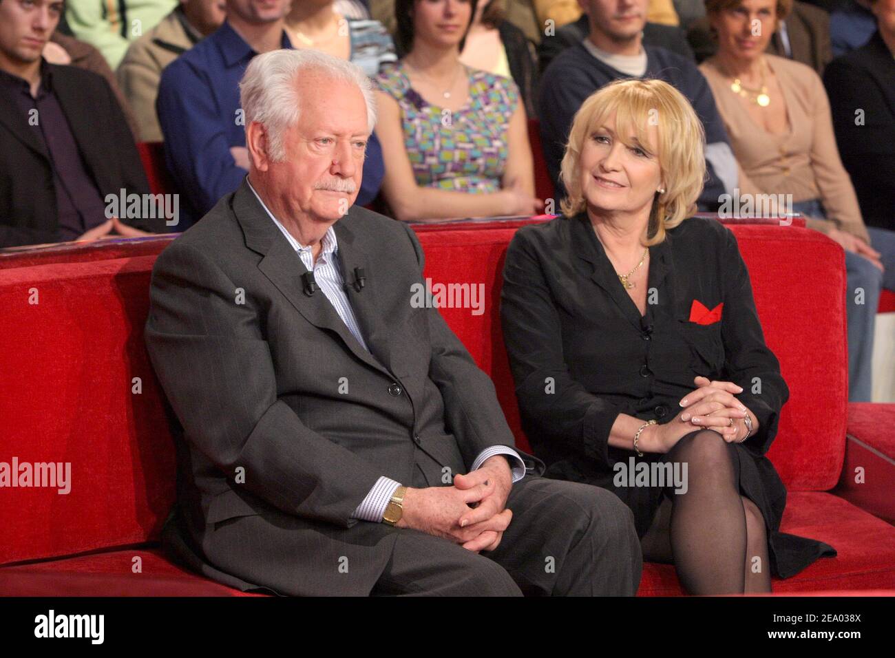 Pierre Bellemare, présentateur de télévision française, et Julie, présentatrice de radio, lors de l'enregistrement de l'émission télévisée de Michel Drucker au Studio Gabriel à Paris, en France, le 16 février 2005. Le spectacle est spécialement dédié à Pierre Bellemare et sera diffusé le 20 février 2005. Photo de Jean-Jacques Datcary/ABACA. Banque D'Images