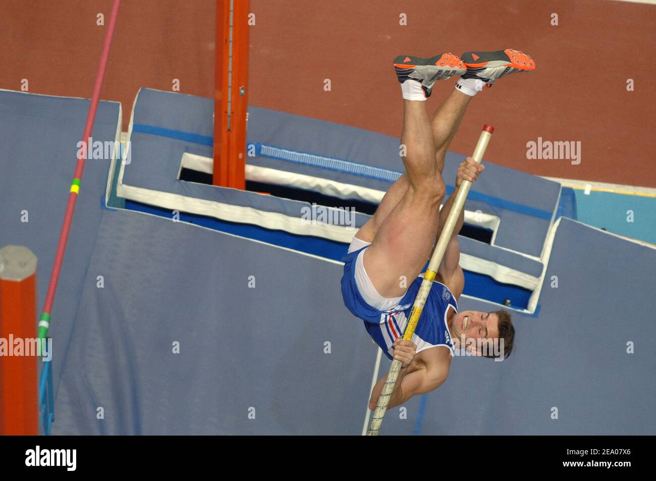 Jean Galfione (Pole Vault) lors des championnats européens d'athlétisme en salle 2005 à Madrid, Espagne, le 5 mars 2005. Photo de Christophe Guibbbaud/Cameleon/ABACA Banque D'Images