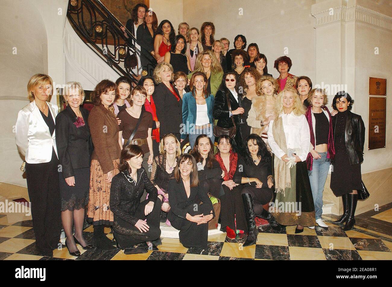 Des femmes françaises célèbres se sont rassemblées à l'Hôtel de Crillon à Paris, France, le 7 mars 2005, pour assister à la Fête de la femme à l'occasion de la Journée internationale de la femme qui sera célébrée le 8 mars. Photo de Giancarlo Gorassini/ABACA. Banque D'Images