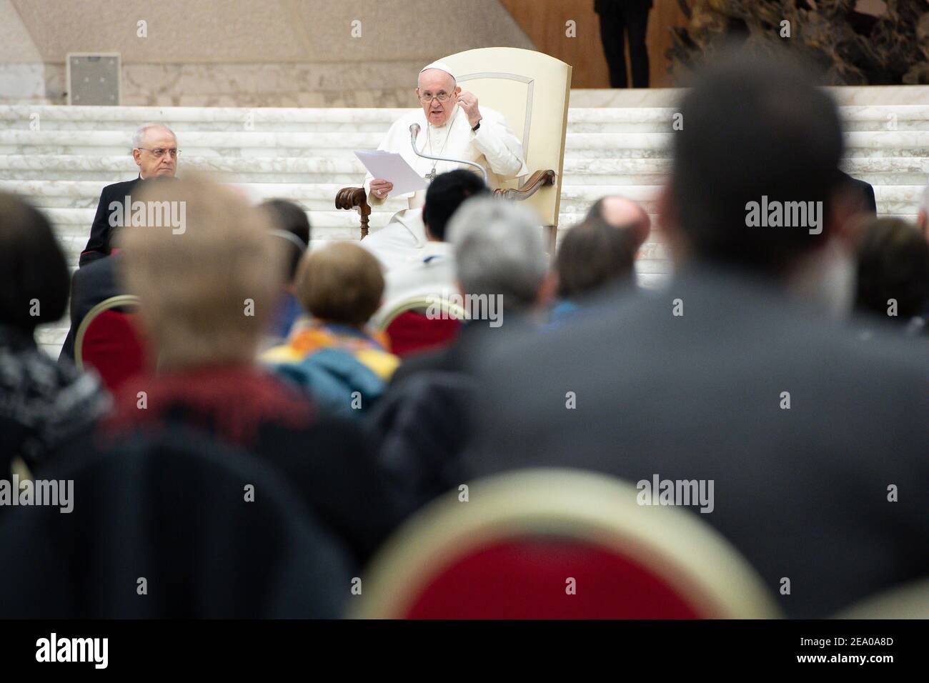 Rome, Italie. 06e février 2021. 2/6/2021 - 6 février 2021 : le Pape François rencontre en audience des participants à l'Assemblée générale du mouvement des Focolare au Paul VI Hall (photo d'IPA/Sipa USA) crédit: SIPA USA/Alay Live News Banque D'Images