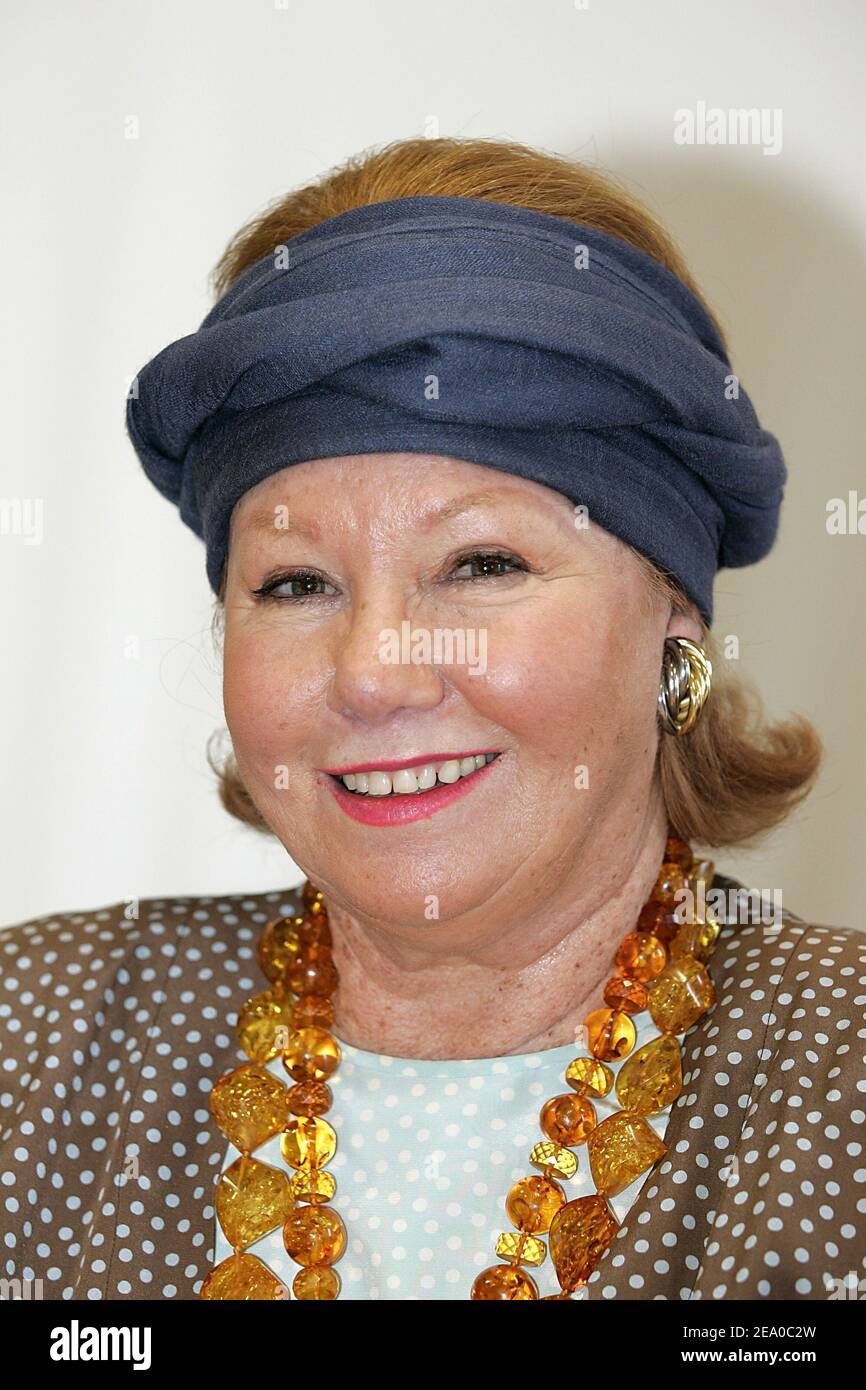 EXCLUSIF. La baronne française Nadine de Rothschild se rend à l'hôpital pour enfants de Bordeaux EXCLUSIF. La baronne française Nadine de Rothschild se rend à l'hôpital pour enfants de Bordeaux