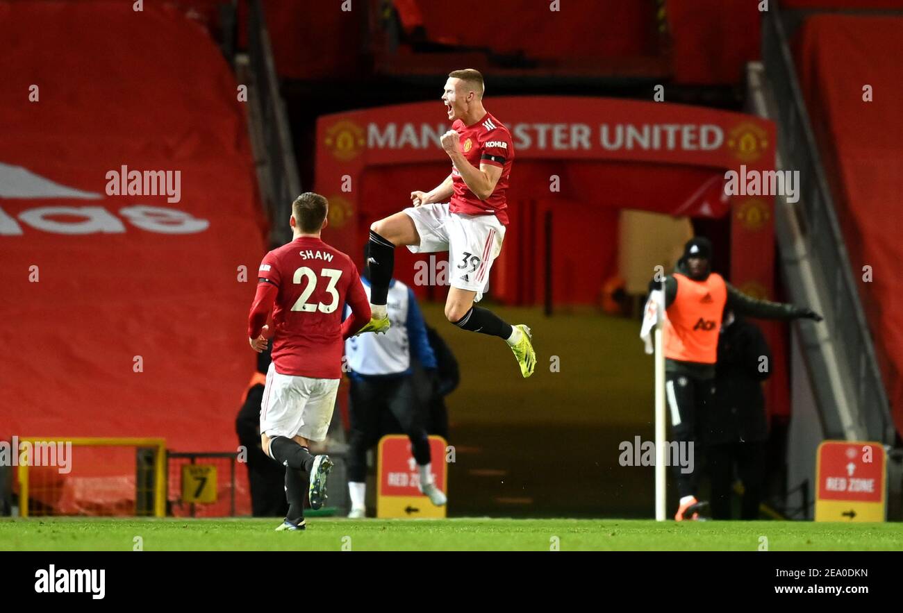 Scott McTominay, de Manchester United, célèbre le troisième but de son équipe lors du match de la Premier League à Old Trafford, Manchester. Date de la photo: Samedi 6 février 2021. Banque D'Images