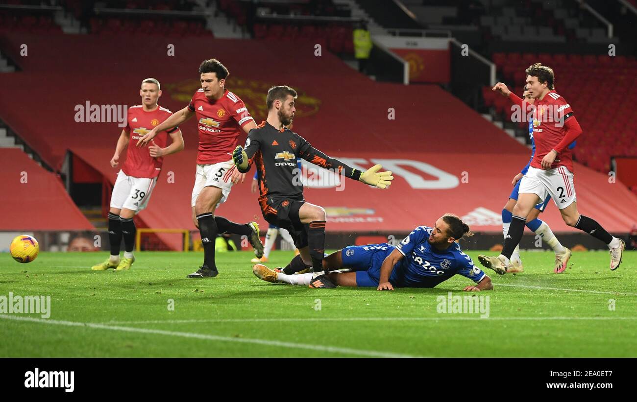 Dominic Calvert-Lewin d'Everton marque le troisième but de son équipe lors du match de la Premier League à Old Trafford, Manchester. Date de la photo: Samedi 6 février 2021. Banque D'Images