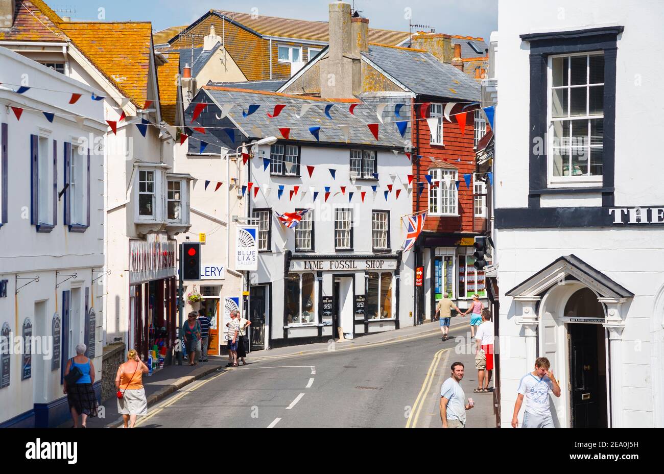 La boutique de fossiles de Lyme dans le centre de Lyme Regis, une station balnéaire populaire et de vacances sur la côte jurassique à Dorset, au sud-ouest de l'Angleterre Banque D'Images