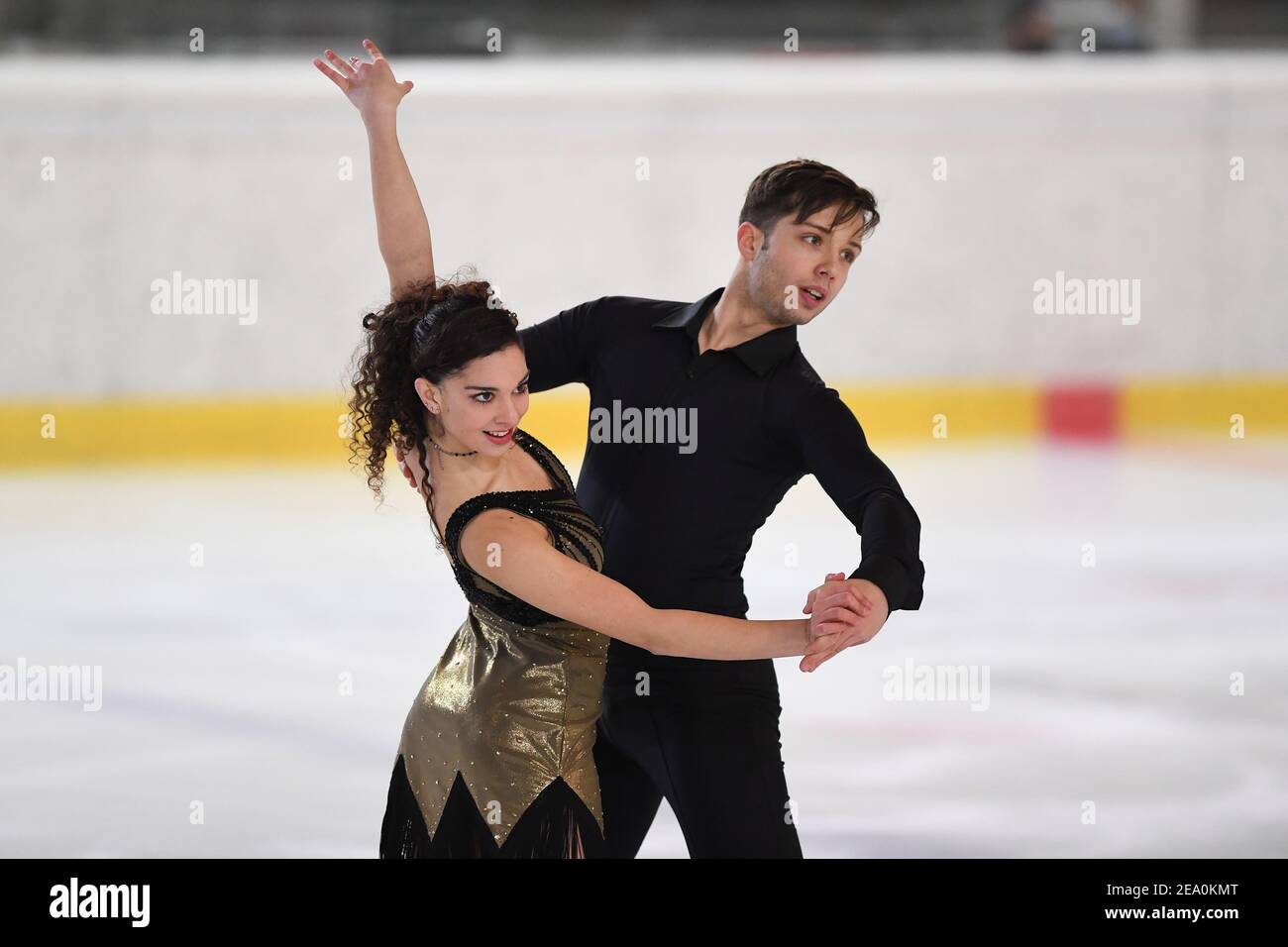 Martina ROSSI et Adriano ROSSI, d'Espagne, participent à la danse junior sur glace Rhythm Dance au trophée de danse Egna 2021 de l'UIP à la Wurth Arena, le 06 février 2021 à Egna/Neumarkt, Italie. Credit: Raniero Corbelletti/AFLO/Alay Live News Banque D'Images