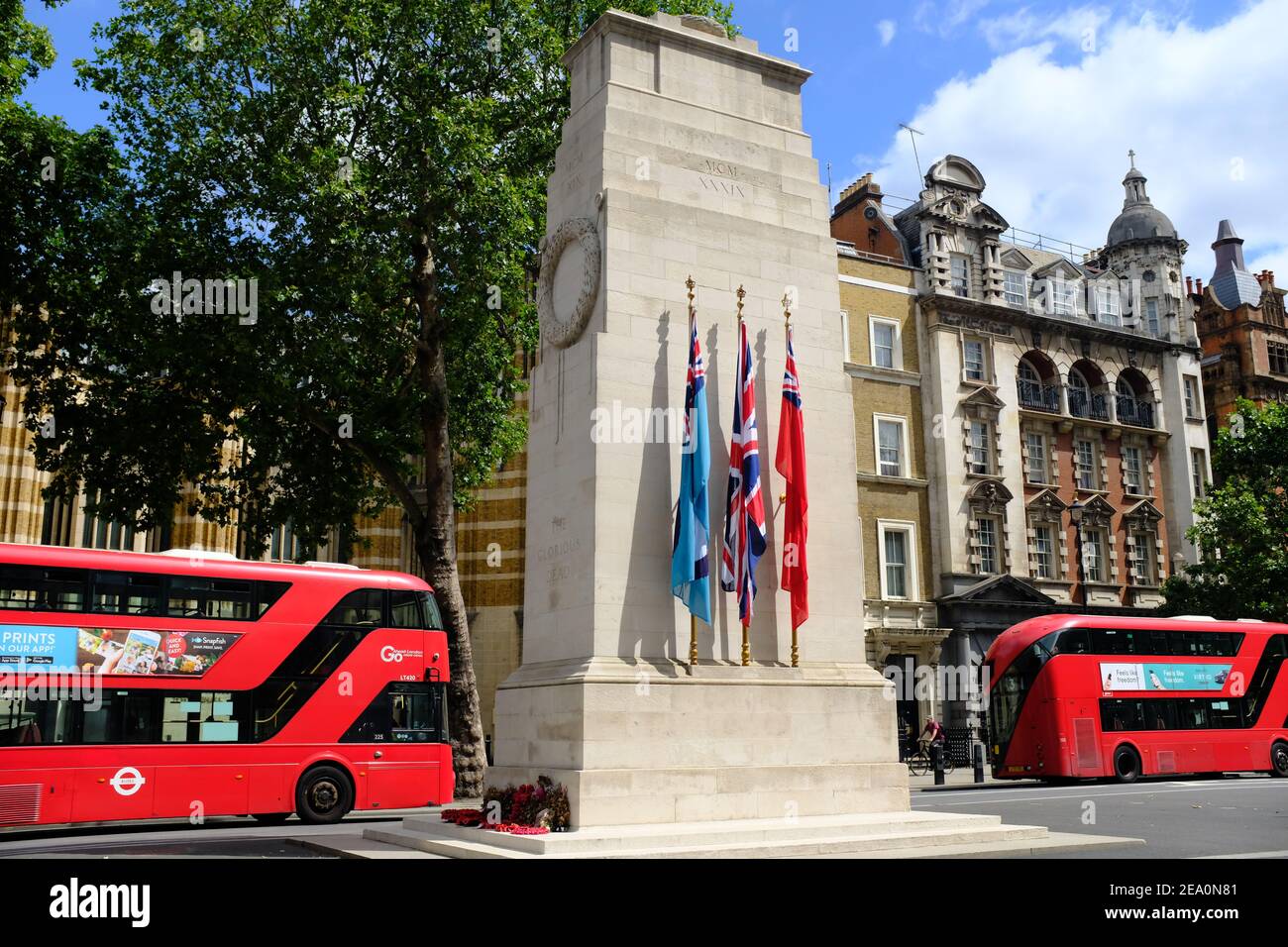 LONDRES - 16 JUILLET 2020 : le monument Cenotaph sur Whitehall Banque D'Images