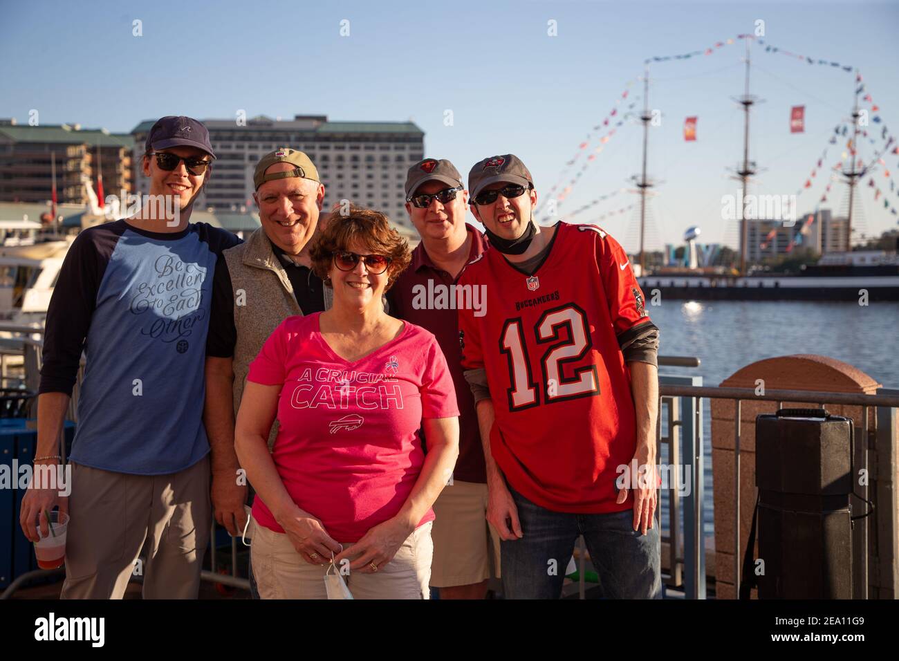 Samedi 6 février 2021 ; Tampa, FL, États-Unis ; Une vue générale des fans au Super Bowl Experience à Tampa Riverwalk. Les Buccaneers de Tampa Bay accueilleront les Chiefs de Kansas City pour le Super Bowl LV. (Kim Hukari/ image of Sport) Banque D'Images