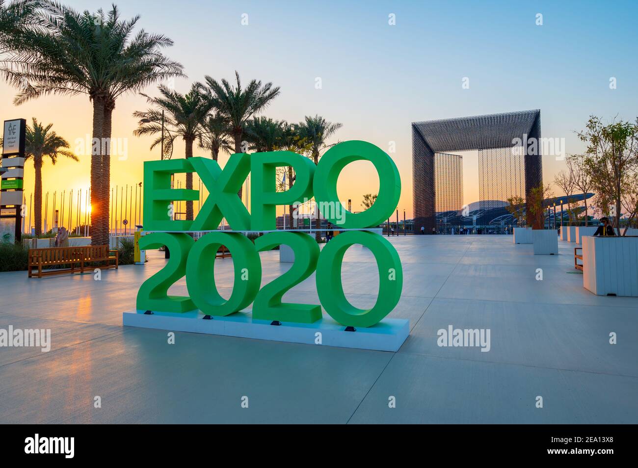 Dubaï, Émirats arabes Unis - 4 février 2020 : entrée du Terra Sustainability Pavilion à l'EXPO 2020 au coucher du soleil construit pour l'EXPO 2020 prévu Banque D'Images