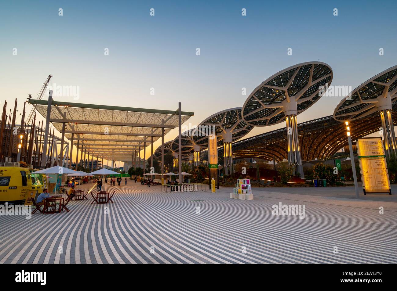 Dubaï, Émirats arabes Unis - 4 février 2020 : Terra Sustainability Pavilion à l'EXPO 2020 au coucher du soleil construit pour l'EXPO 2020 qui se tiendra en 2 Banque D'Images