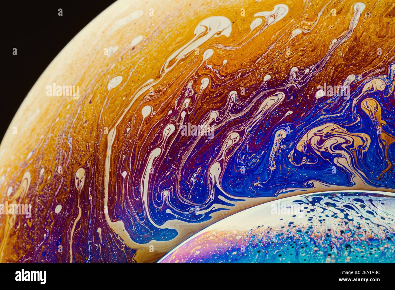 Art fluide en film de bulle de savon coloré. Paysage Inkscape tendance arrière-plan flou. L'espace extraterrestre planètes art. Banque D'Images