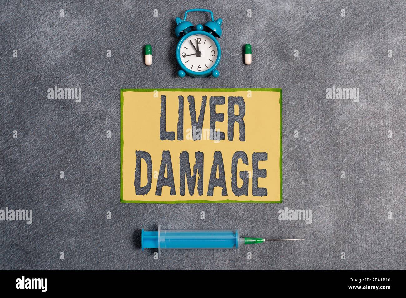 Texte écrit mot foie dommages. Photo d'affaires présentant tout désordre de la cirrhose du foie ou de la cicatrisation du foie ensemble d'équipement médical avec n Banque D'Images