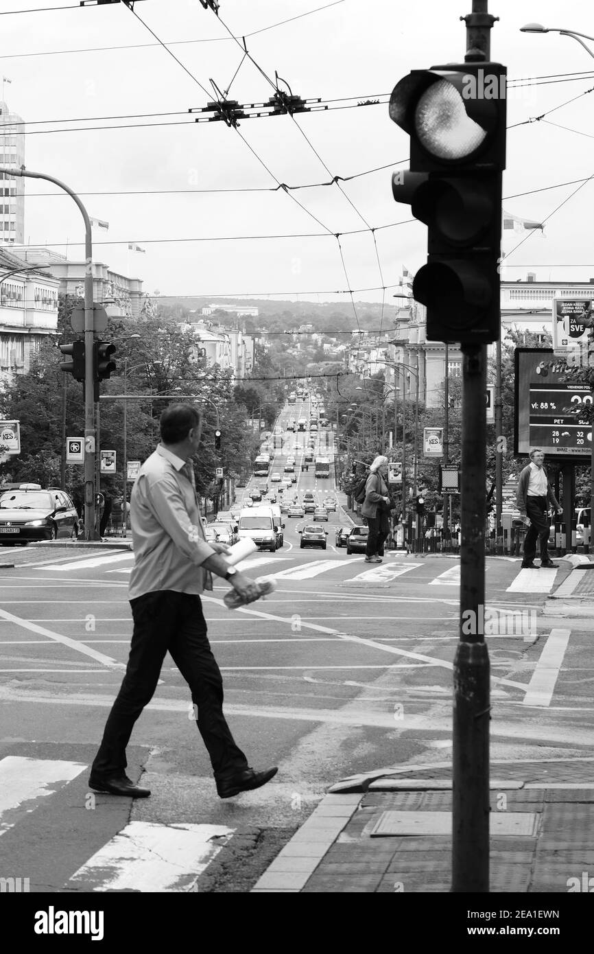 BELGRADE, SERBIE - AOÛT 01 : vue sur la rue de la descente de la route Kneza Milosa à Beograd. Tourné en 2014 Banque D'Images
