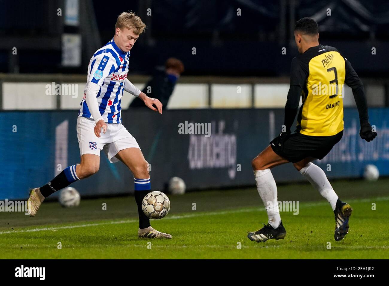 HEERENVEEN, PAYS-BAS - FÉVRIER 6 : Jean Paul van Hecke de SC Heerenveen  pendant le match néerlandais Eredivisie entre SC Heerenveen et vitesse chez  Abe Photo Stock - Alamy