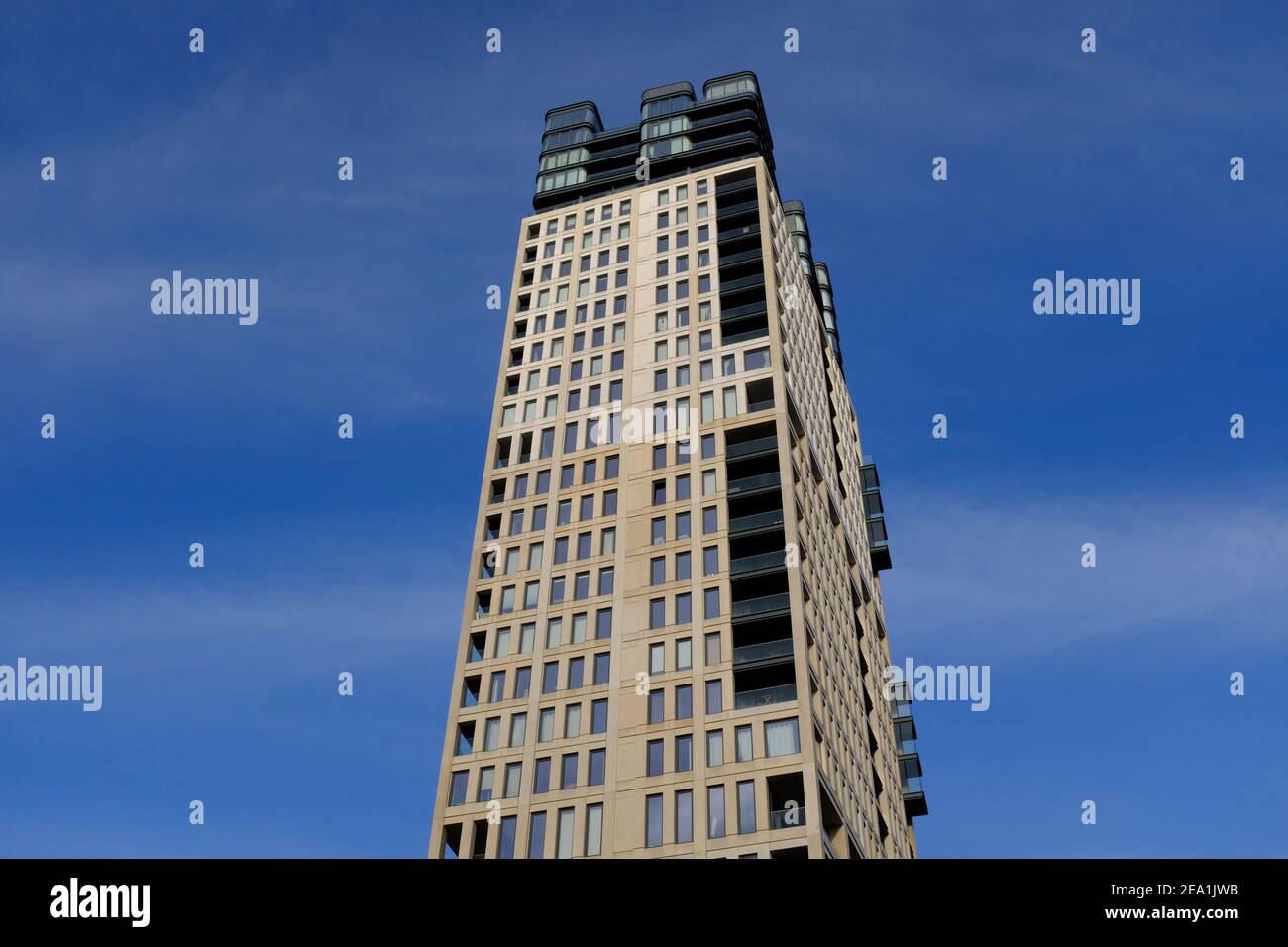 LONDRES, ANGLETERRE - 28 JANVIER 2021 : Legacy Tower, appartements de luxe à Stratford, Newham. Banque D'Images