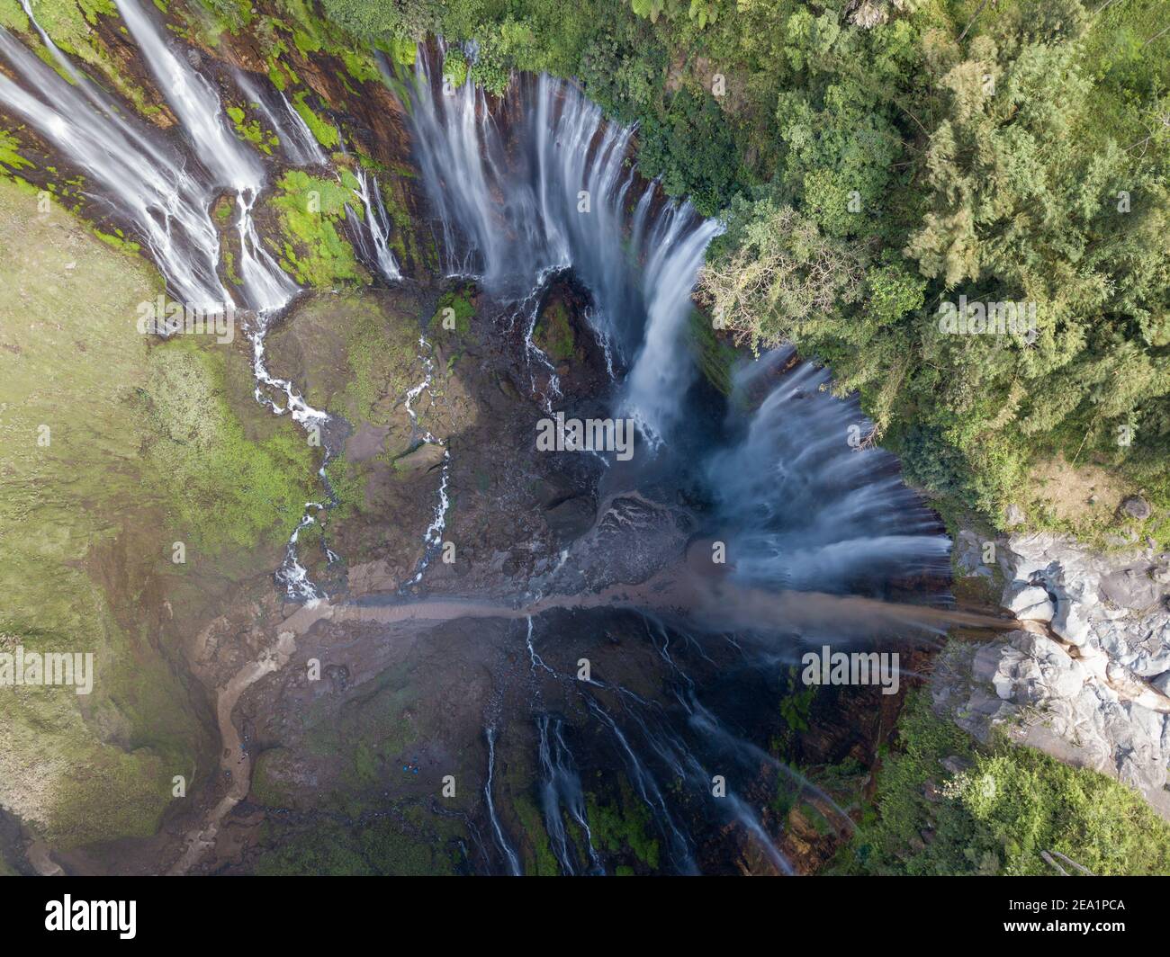 Vue imprenable sur la Sewu Tumpak Cascades également connu sous le nom de Coban Sewu. Sewu Tumpak cascades sont une attraction touristique dans l'Est de Java, Indonésie. Banque D'Images