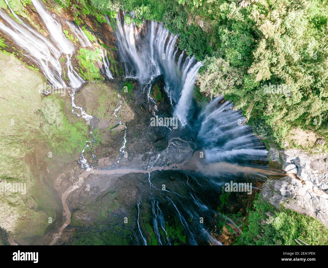 Vue imprenable sur la Sewu Tumpak Cascades également connu sous le nom de Coban Sewu. Sewu Tumpak cascades sont une attraction touristique dans l'Est de Java, Indonésie. Banque D'Images