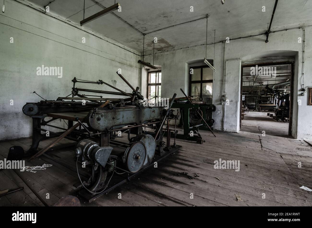 ancienne grande machine dans la salle de l'usine Banque D'Images