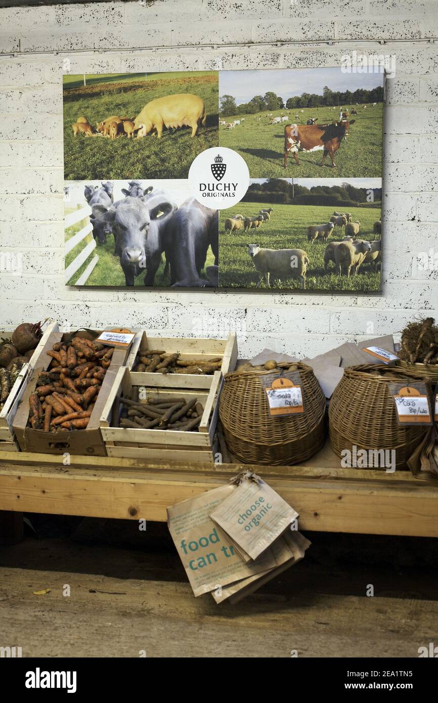 Le Veg Shed, sur la ferme duché près de Tetbury, vend des produits biologiques de la ferme et d'autres produits locaux, Gloucestershire, Angleterre Banque D'Images