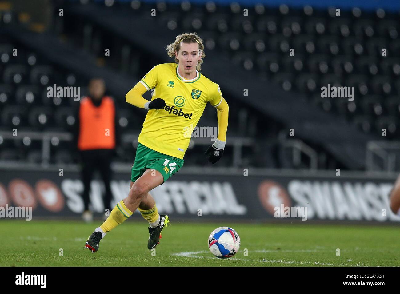 Swansea, Royaume-Uni. 05 février 2021. Todd Cantwell de Norwich City in action.EFL Skybet Championship Match, Swansea City v Norwich City au Liberty Stadium de Swansea le vendredi 5 février 2021. Cette image ne peut être utilisée qu'à des fins éditoriales. Utilisation éditoriale uniquement, licence requise pour une utilisation commerciale. Aucune utilisation dans les Paris, les jeux ou les publications d'un seul club/ligue/joueur. photo par Andrew Orchard/Andrew Orchard sports Photography/Alamy Live News crédit: Andrew Orchard sports Photography/Alamy Live News Banque D'Images