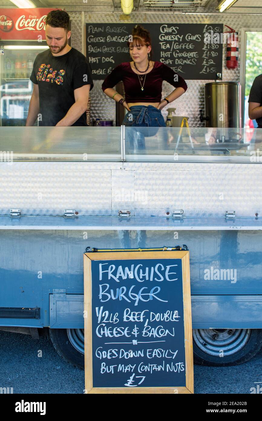 Food truck au club de football AFC Wimbledon, Angleterre Banque D'Images