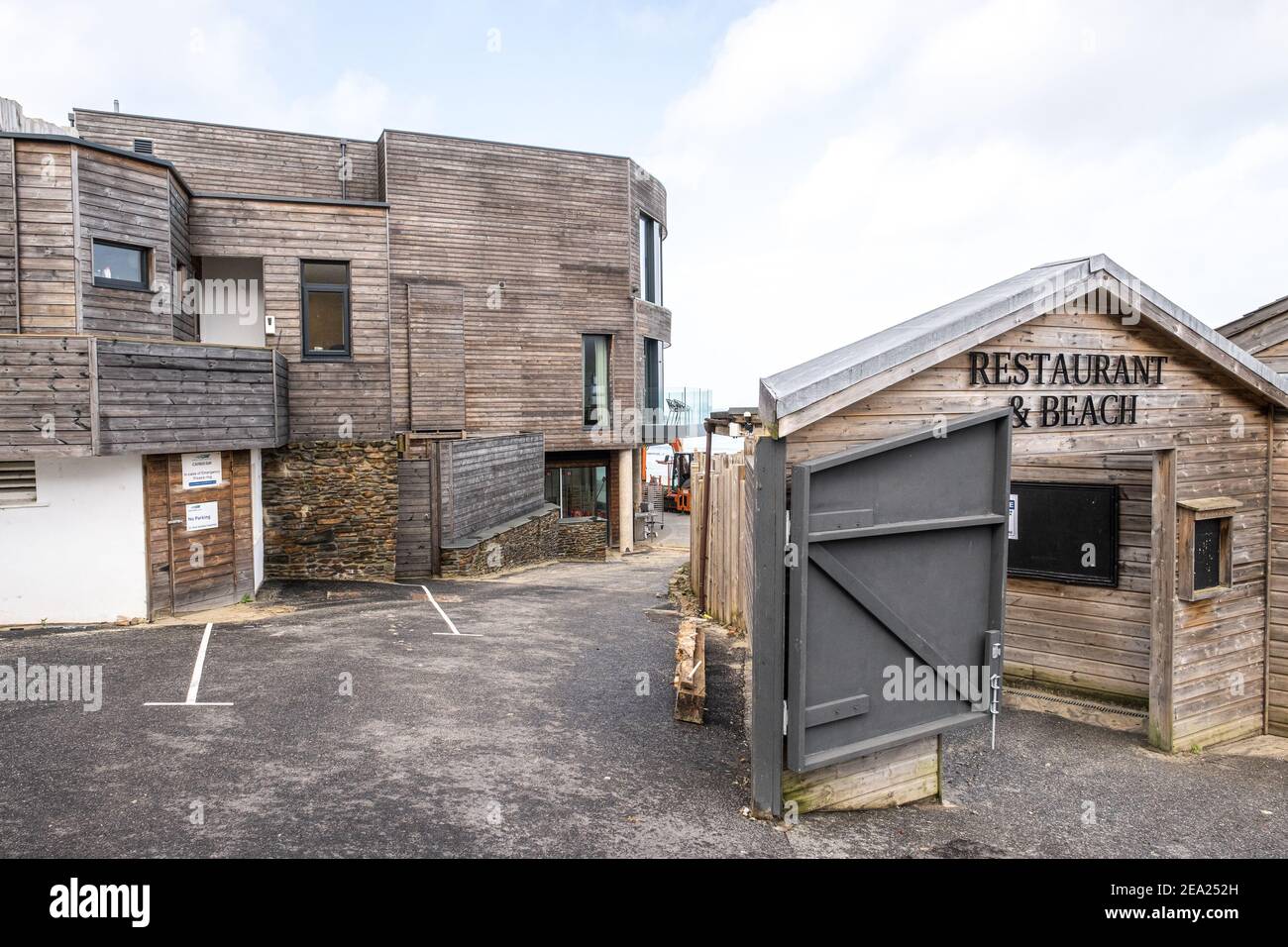 Hôtel, restaurants et hébergement de Carbis Bay à St. Ives Cornwall, en préparation pour le Sommet du G7 en juin 2021. Superbe vue sur la baie. Banque D'Images