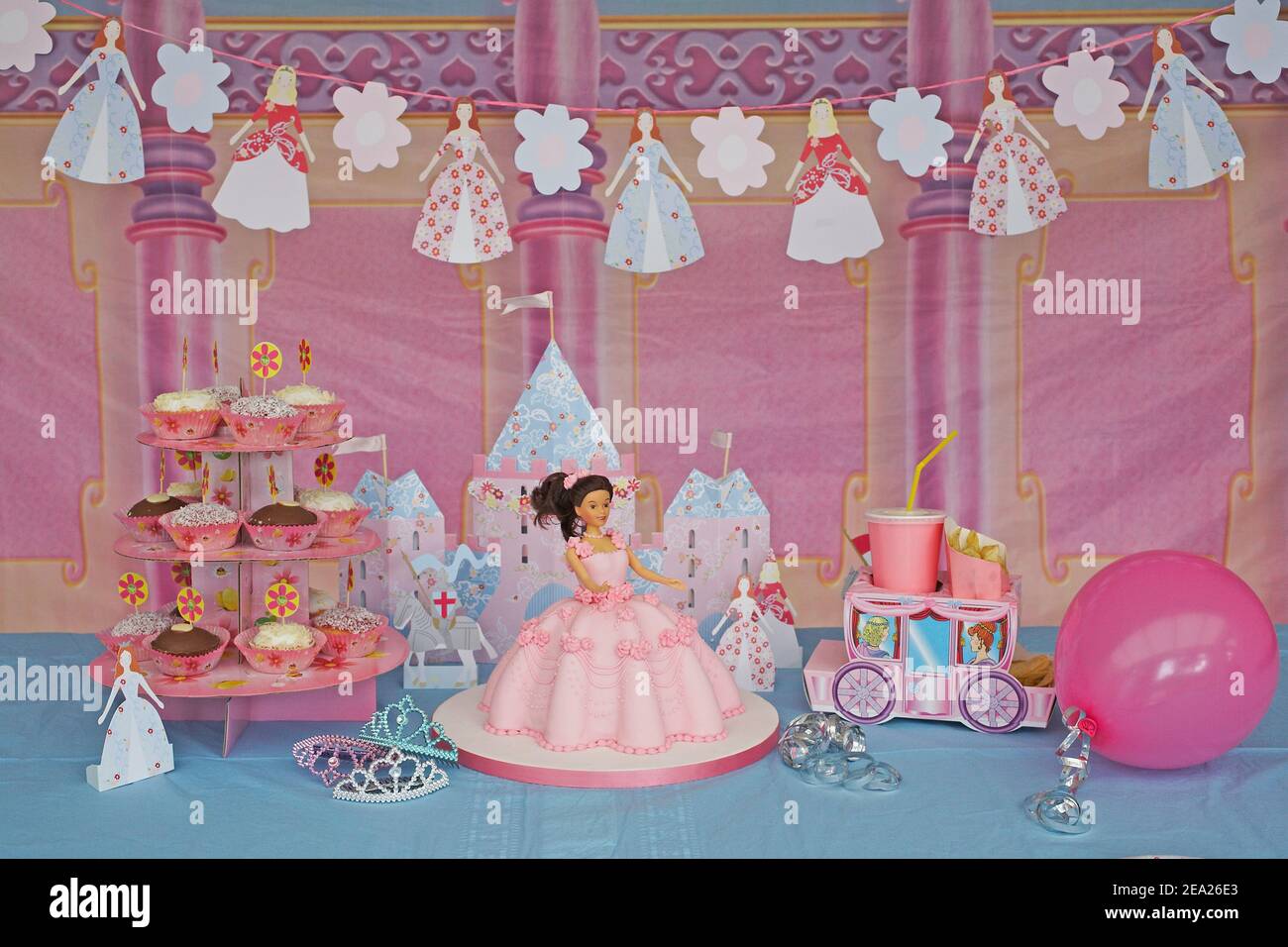 Fete D Anniversaire Pour Enfants Decorations De Fete Sur Le Theme De La Princesse Photo Stock Alamy Fete D Anniversaire Pour Enfants Decorations De Fete Sur Le Theme De La Princesse Photo Stock Alamy