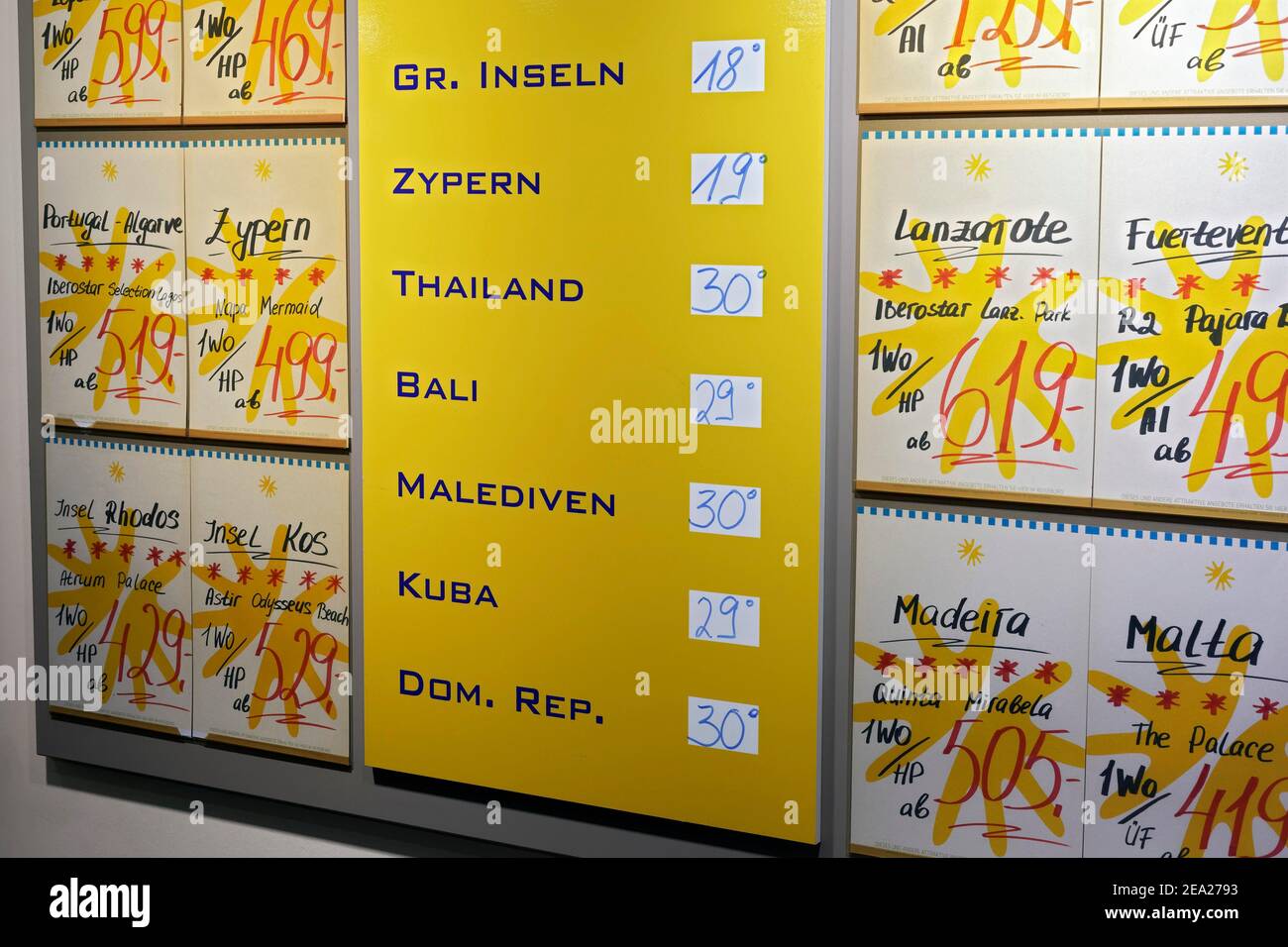 Corona pandémie, montez à bord avec des températures dans des destinations longue distance en hiver et Europe Voyage offres, agence de voyage à Düsseldorf Banque D'Images