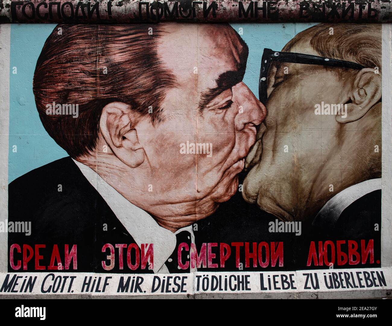 Graffitis baiser fraternel entre Leonid Brejnev et Erich Honecker, artiste Dimitrij Vrubel, East Side Gallery, Berlin, Allemagne Banque D'Images