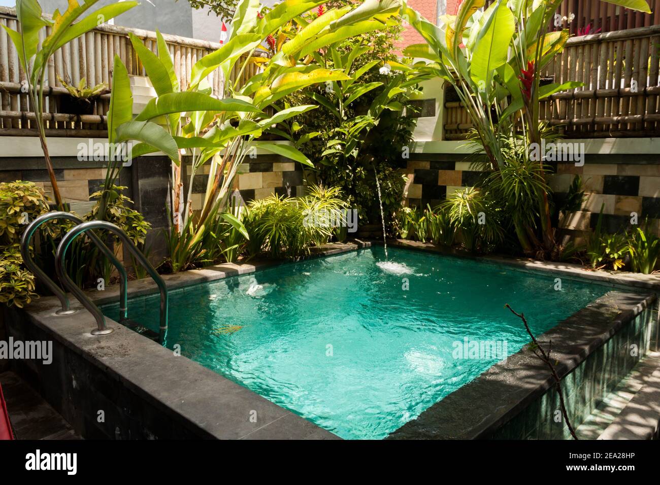 Une petite piscine d'une villa à Ubud, un endroit parfait pour des vacances relaxantes à Bali Banque D'Images