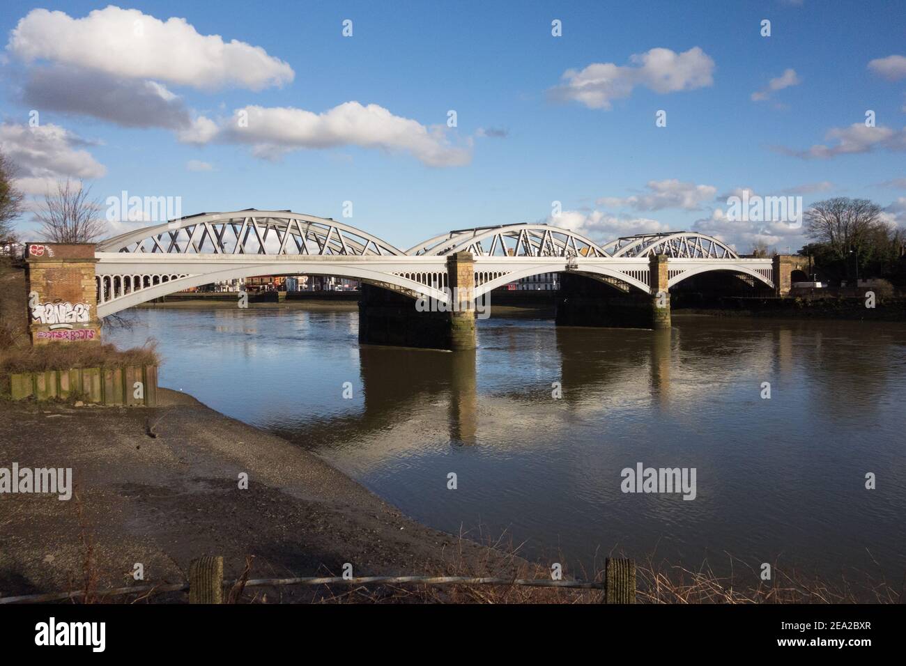 Barnes Railway Bridge dans le sud-ouest de Londres, Angleterre, Royaume-Uni Banque D'Images