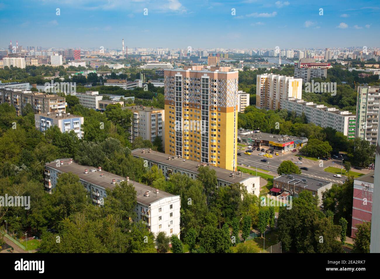 Le quartier de Kotlovka est à Moscou. Vue aérienne du quartier résidentiel. De nouveaux immeubles de grande hauteur et la perspective de Sébastopol. MOSCOU- RUSSIE: Juillet Banque D'Images