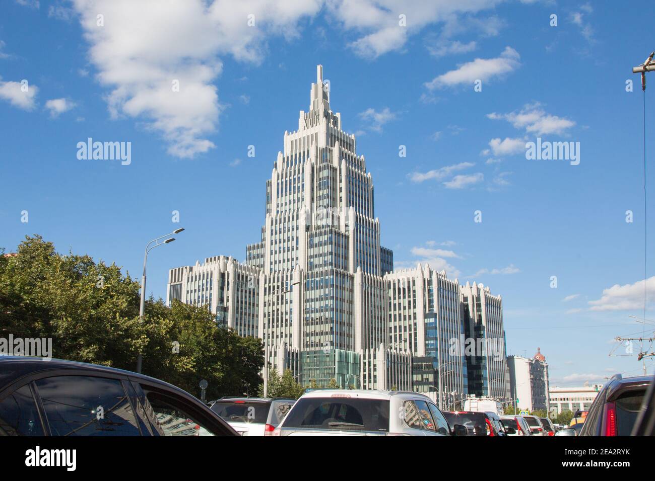 MOSCOU-RUSSIE: Bâtiment de l'arsenal. C'est un centre d'affaires. Vue depuis la rue Sadovaya. Banque D'Images