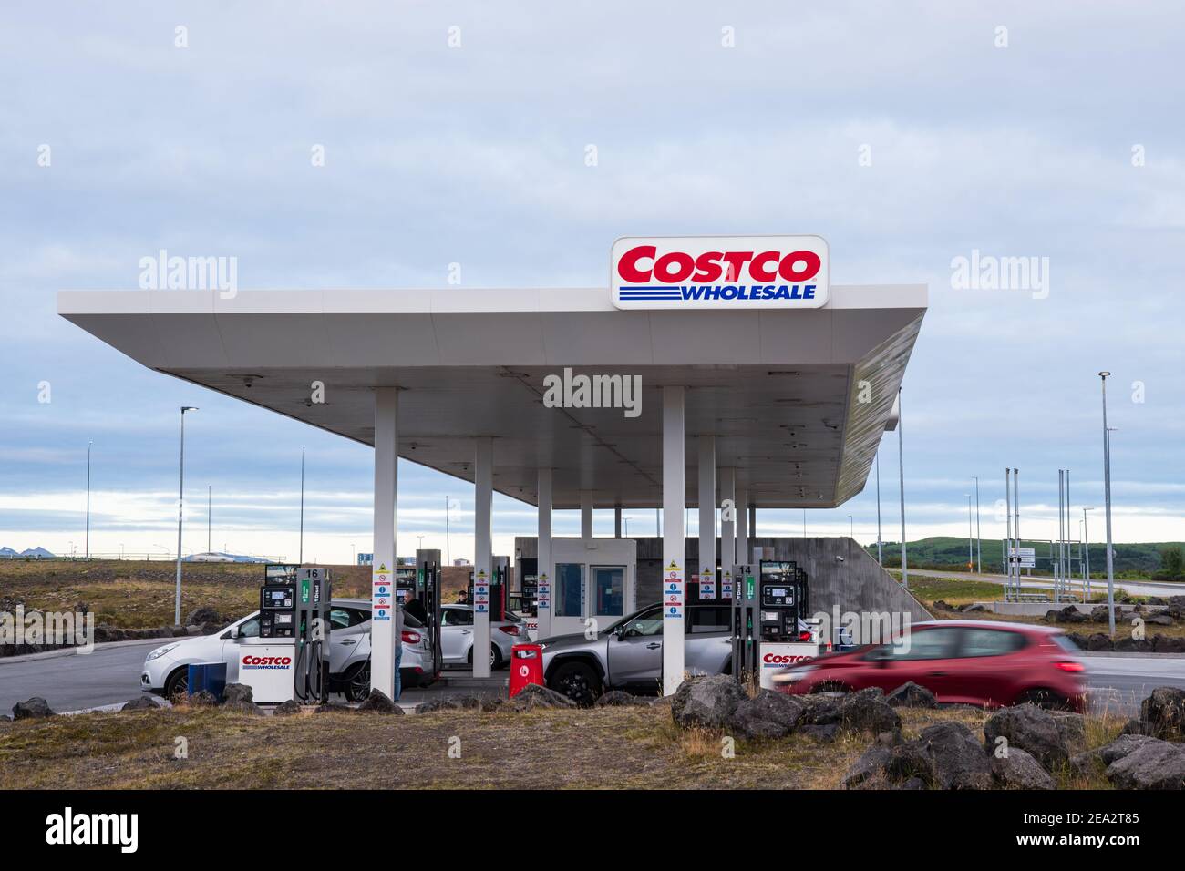 Reykjavik Islande - septembre 5. 2020: Voitures à la station essence Costco Banque D'Images