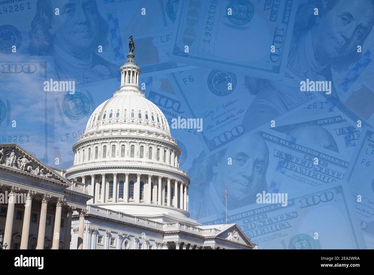 Capitole NATIONAL DES ÉTATS-UNIS à Washington, DC. La construction du Congrès des États-Unis est sur le fond de 100 dollars de factures. Collage Banque D'Images