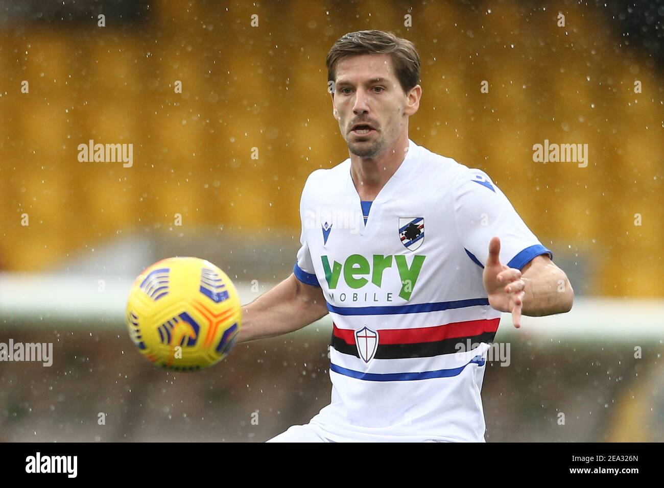 Adrien Silva, milieu de terrain portugais de Sampdoria, contrôle le ballon lors de la série UN match de football entre Benevento vs UC Sampdoria au stade Ciro Vigorito, Benevento, Italie, le 07 février 2021 Banque D'Images