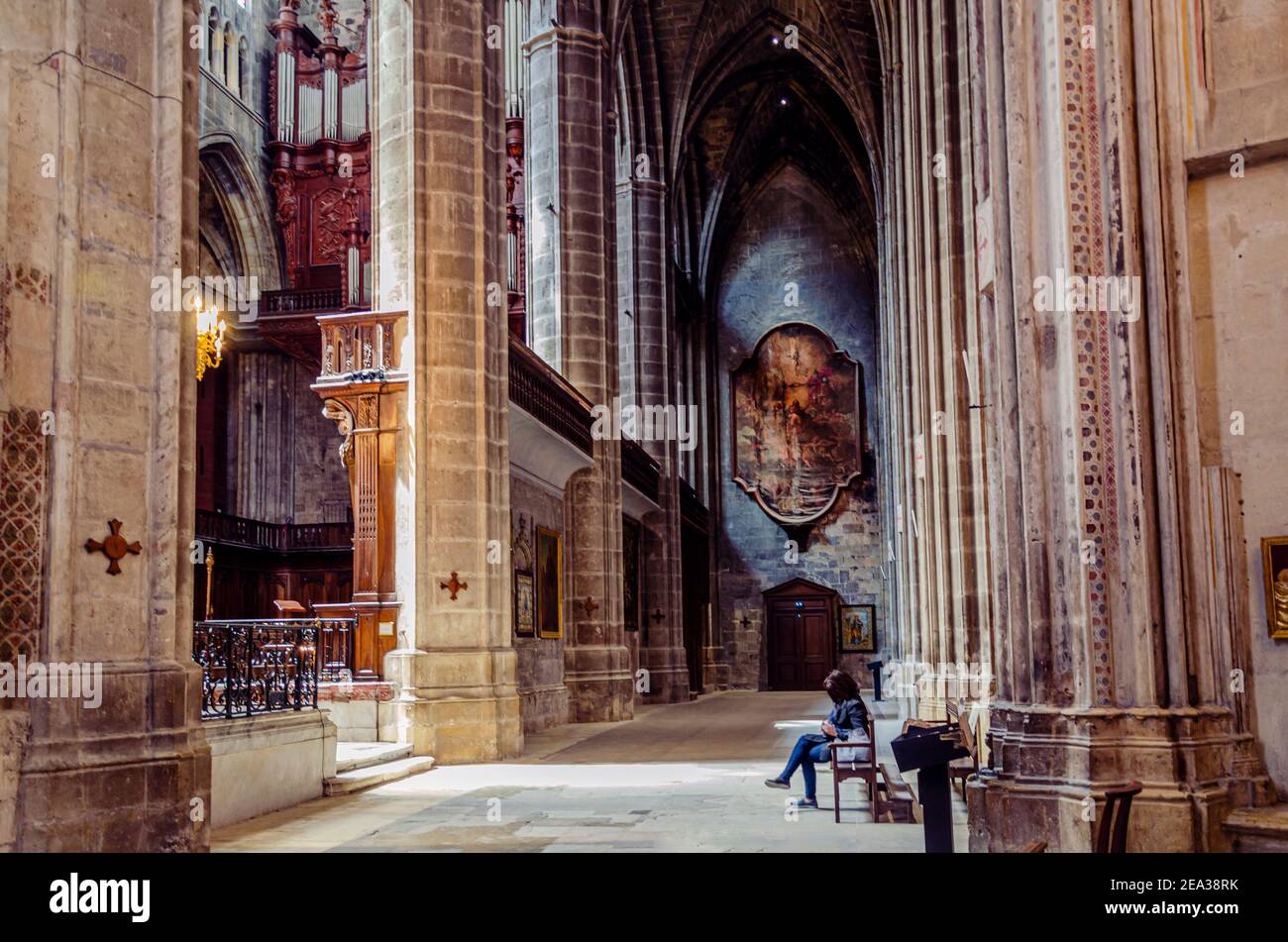 Allée latérale de la vieille cathédrale historique de Saint Etienne de Cahors. France Banque D'Images