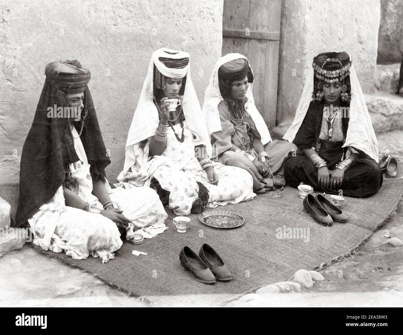 Photographie de la fin du XIXe siècle - femmes de Nail Ouled, Algérie, c.1890 Banque D'Images