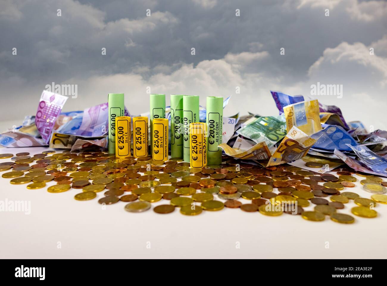 Ville monétaire, faite de pièces et de billets Banque D'Images